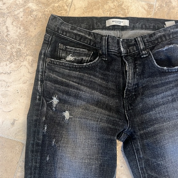 Moussy Vintage Black Glendale Mid Rise Distressed Frayed Hem Cropped Jeans - Picture 7 of 10